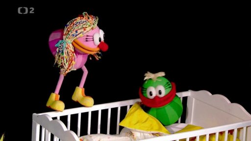 Fámula „pusinkla“ Mufa, protože ho má přes všechny jeho zlobišárny ráda.