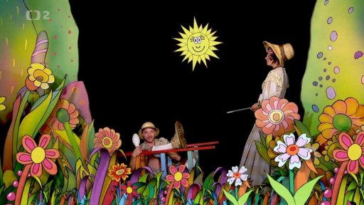 Polapil pomáhá tetě Pipetě se žárovkou.