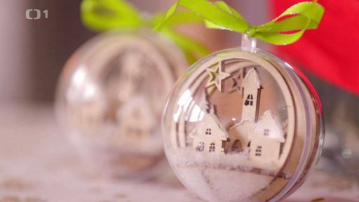 Vánoční koule s příběhem