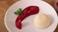 Raw vanilková panna cotta z bílé čokolády s malinovou polevou