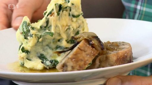 Kuřecí sekaná pečená à la bažant s bramborovou kaší s čerstvým špenátem a smaženou cibulkou