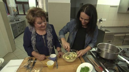 Kuře se zelím a knedlíky