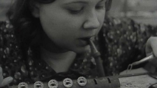 Suvenýry z družstva umělecké výroby „Granát“