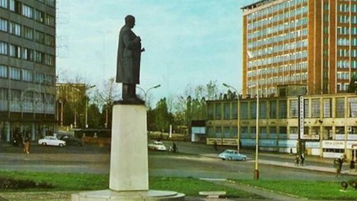 Odstranění Gottwaldovy sochy z centra Zlína