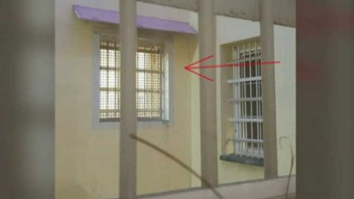 Fotografie z cely Davida Ratha