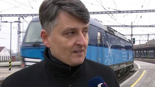 Standardně se jezdí rychlostí 160 km/h