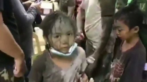 Sopka Taal na Filipínách chrlí lávu