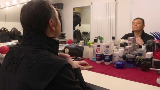 Český žonglér v Moulin Rouge