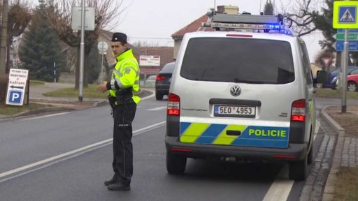 Auto srazilo na přechodu čtyři děti