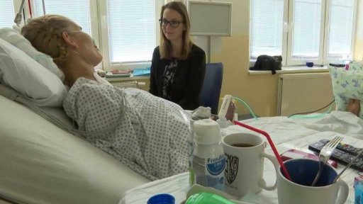 Lékaři napojili ženu na mimotělní plíci