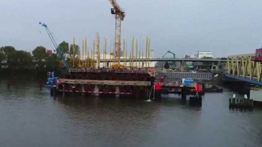 Převoz části mostu z Ostravy do Hamburku