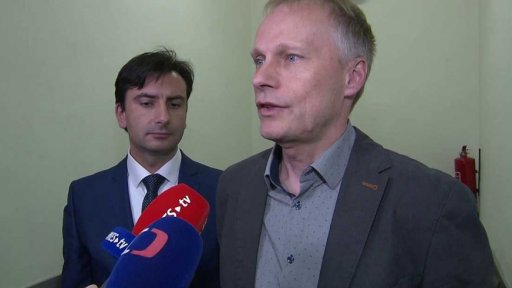 Nezákonný zásah policistů kvůli písni na mítinku