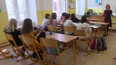 Vláda zavřela školy