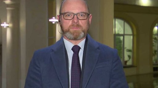 Vláda zavřela školy