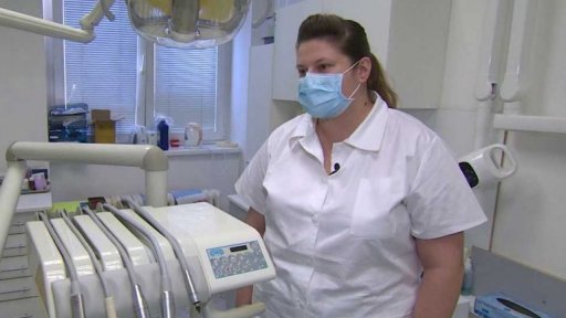 Nedostatek roušek a respirátorů