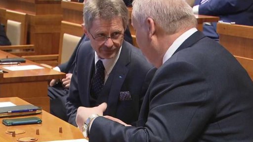 Senát svou středeční schůzi nakonec nezrušil