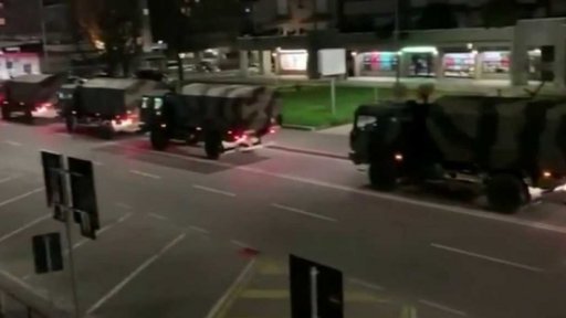 Přesun rakví s oběťmi nákazy