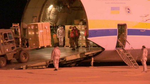 Přesun zdravotnického materiálu z Číny