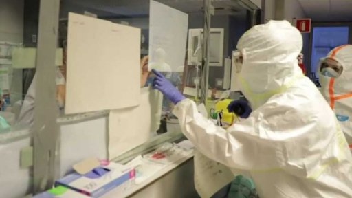 Oběti koronaviru v Itálii a Španělsku