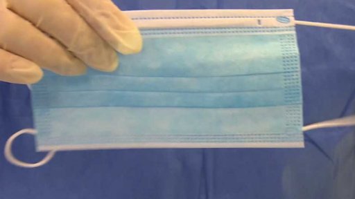 Chtěli darovat roušky, nesměli