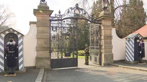 Kritika kvůli fotce prezidenta s poradním týmem