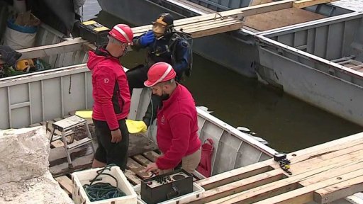 Bourání mostu přes nádrž Nové Mlýny