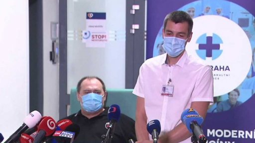 Pacient léčený remdesivirem propuštěn z nemocnice