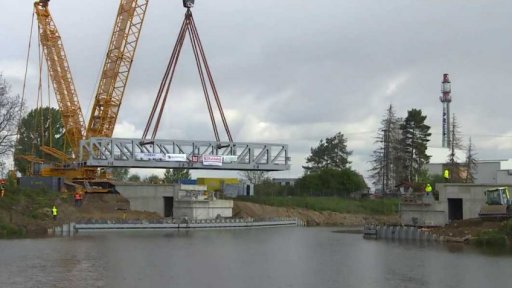 První zdvižný železniční most