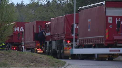 Pomoc hasičů s ochrannými pomůckami