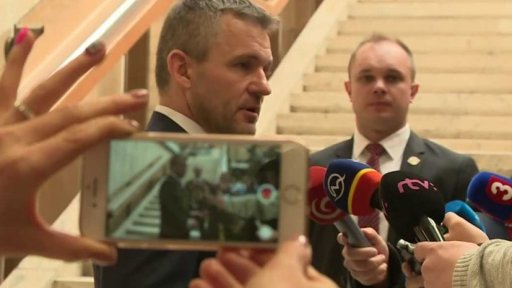 Výzva k odchodu Fica z čela strany