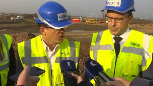 Soudce napadl vyvlastnění na D11