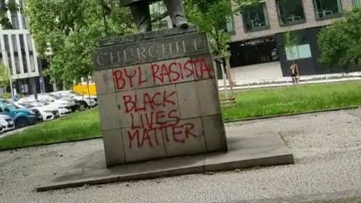 Posprejovaná socha W. Churchilla