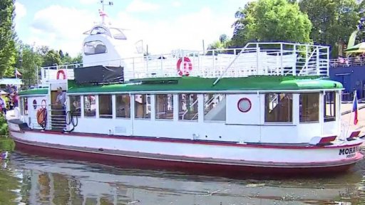 Spuštění nové lodě na brněnskou přehradu