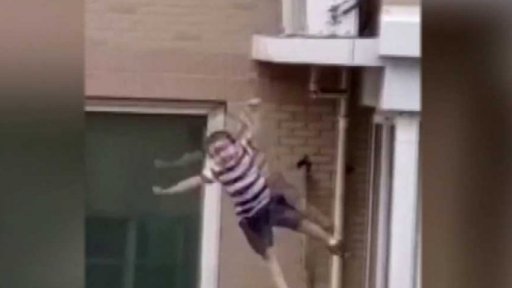 Záchrana chlapce v Číně