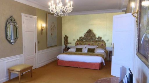 Azurové pobřeží bez bohatých turistů