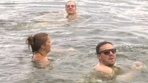 Riskování lidí u vody