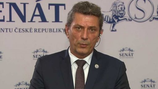 Opozice kritizuje postup ministra