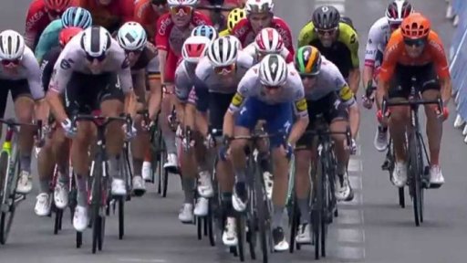 Roušky ve Francii na více místech