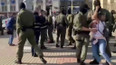 Zatýkání demonstrantů v Bělorusku