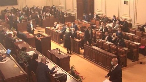 Poslanci o dětských exekucích