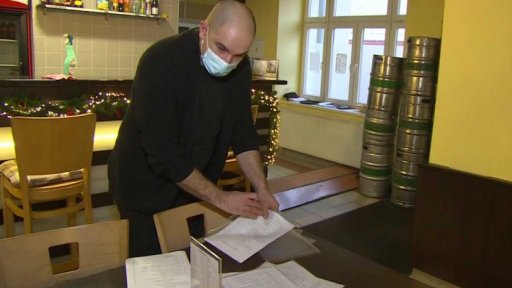 Část služeb musí dneškem zavřít