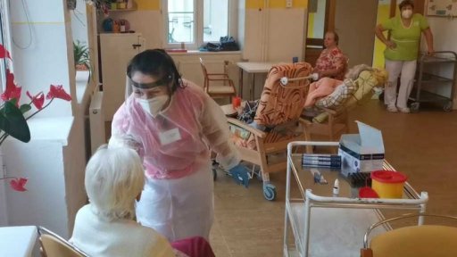 Odjezd klientů z domovů pro seniory