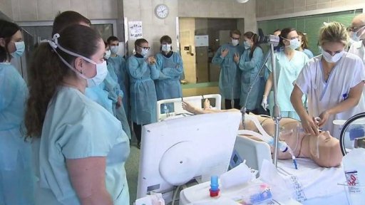 Reportáž dne: Medici nahrazují zdravotníky