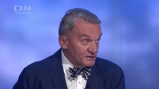 Téma dne: Do MHD či obchodů se od září vrátí roušky