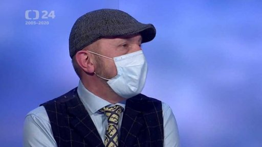 Zdravotní sestra, rouška jako symbol a z DJe pošťákem