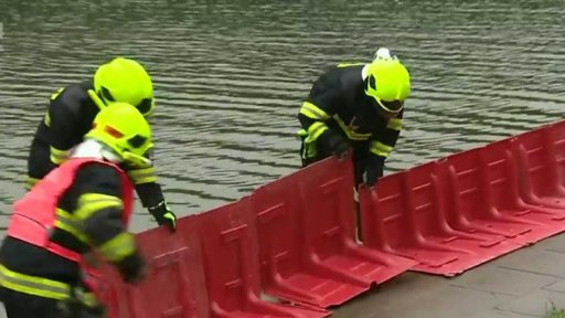 Práce s protipovodňovými stěnami