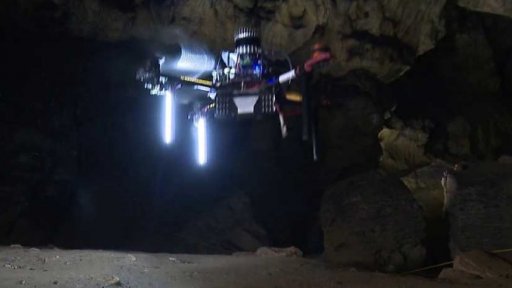 Drony a roboti v jeskyni