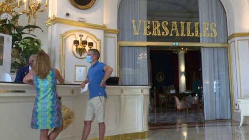 Azurové pobřeží bez bohatých turistů