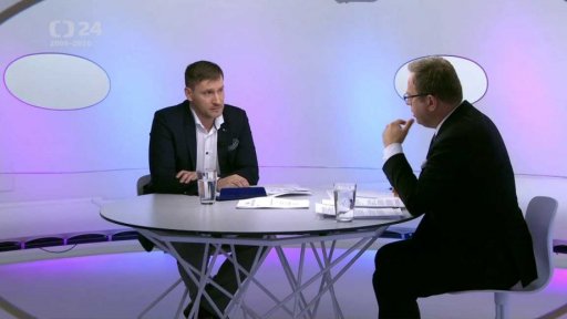 Černý měsíc na železnici