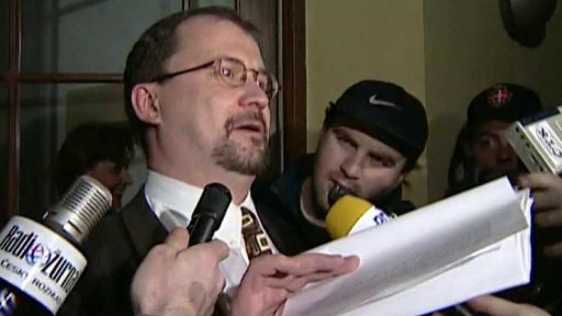 Členové ČSSD proti reportérům pořadu Nadoraz